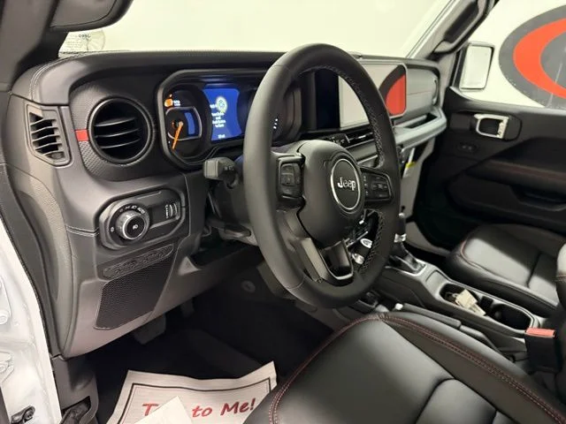 New 2025 Bright White Clear-Coat Exterior Paint Jeep Rubicon image 12