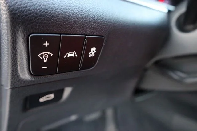 Used 2023 White Kia GT-Line image 18