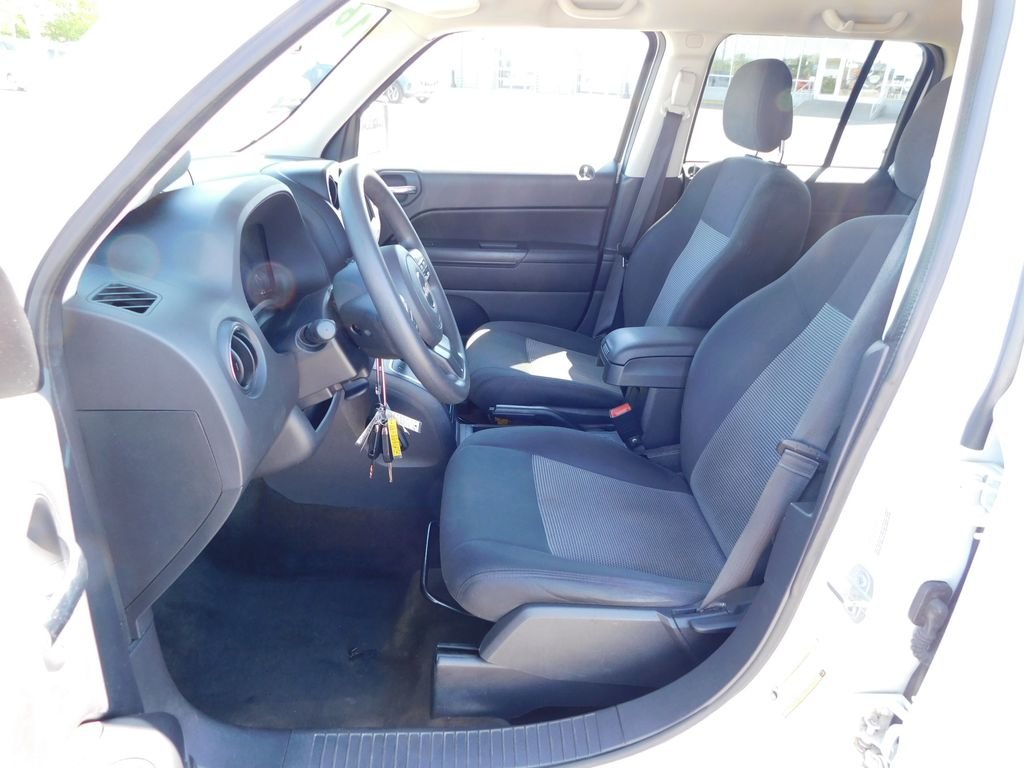 Used 2016 White Jeep Sport image 14