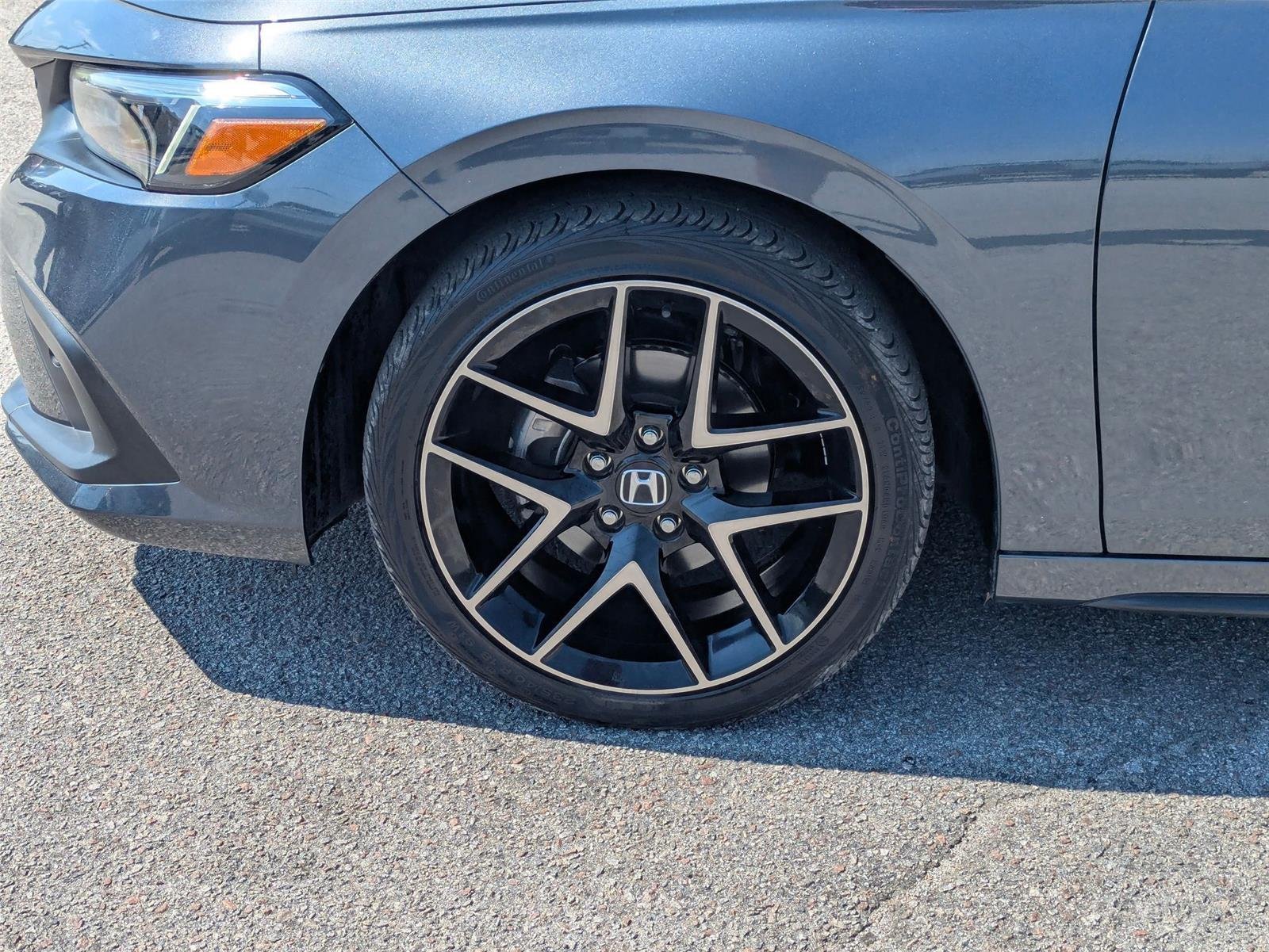 Used 2022 Meteorite Gray Metallic Honda Sport Touring image 9