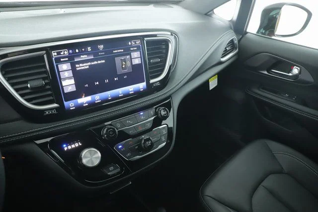 2026 Chrysler Pacifica Select - Photo 26
