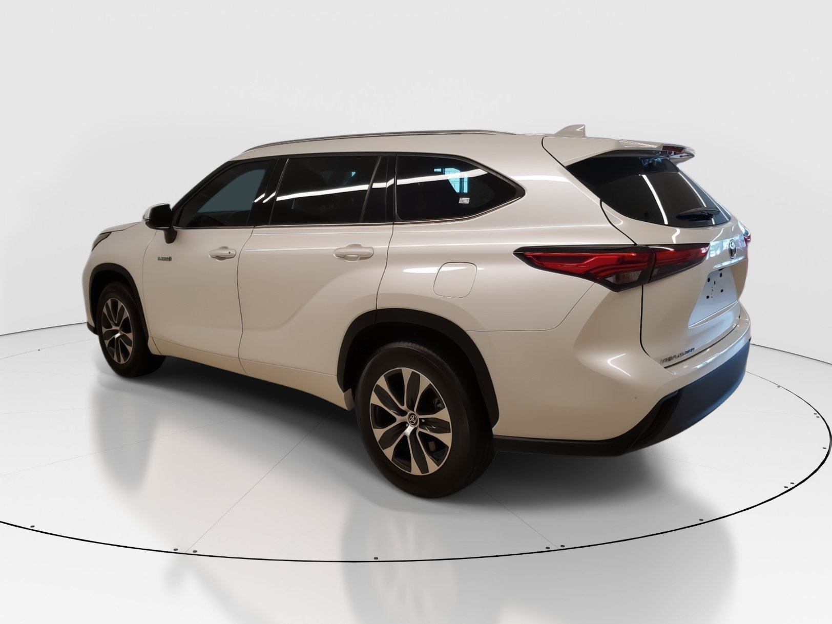 Used 2021 Blizzard Pearl Toyota Hybrid XLE image 5