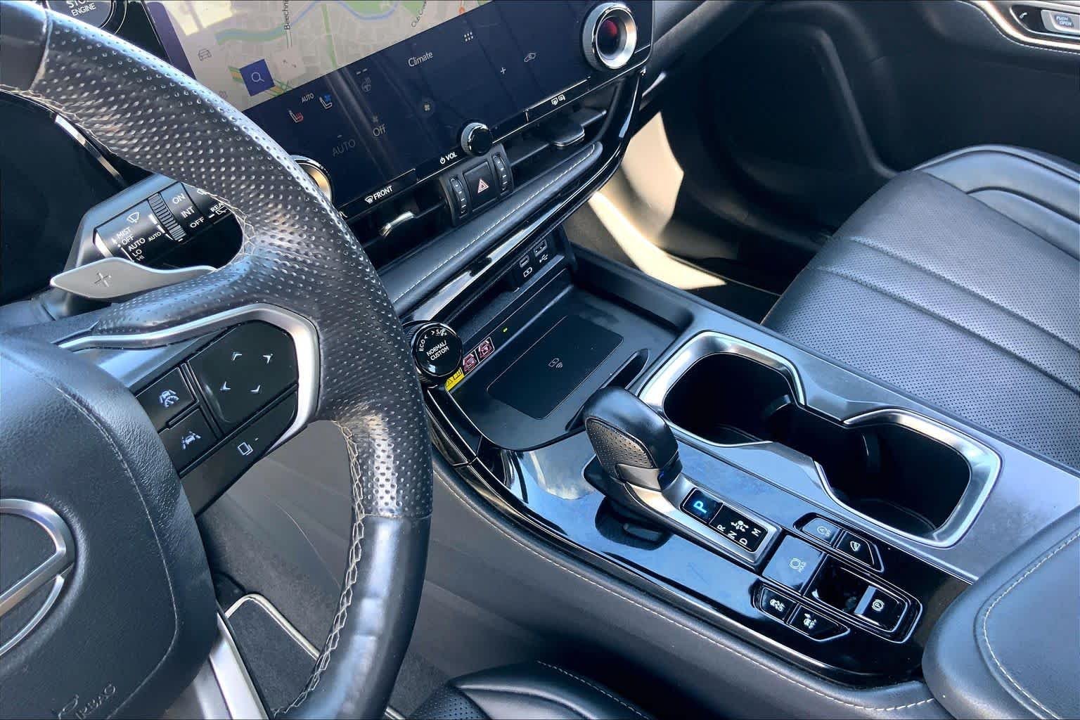 Used 2024 Atomic Silver Lexus F SPORT Handling image 16
