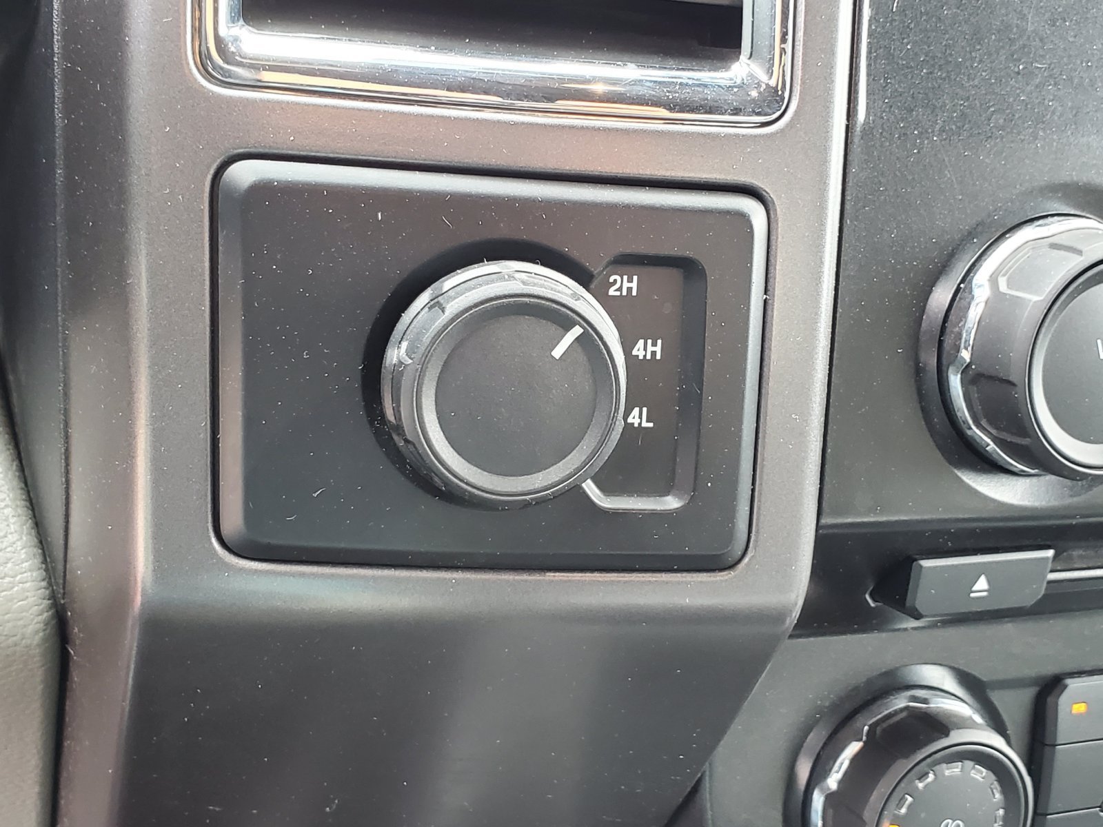 Used 2015 Red Ford XLT image 24