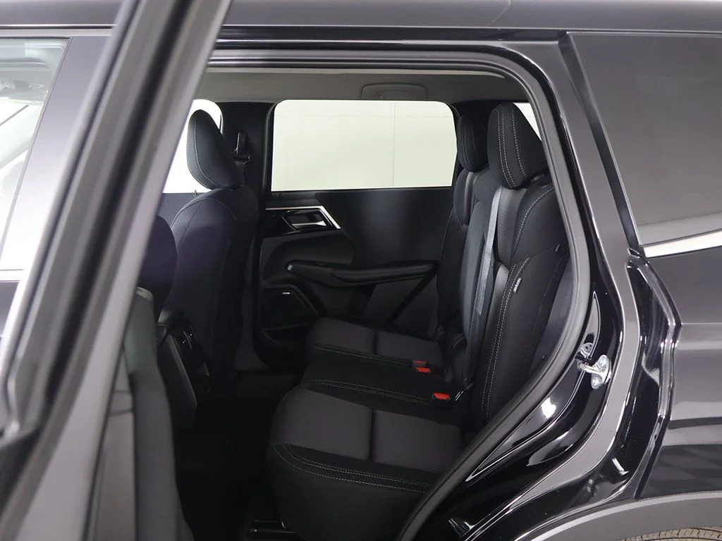 New 2026 Black Mitsubishi ES image 29