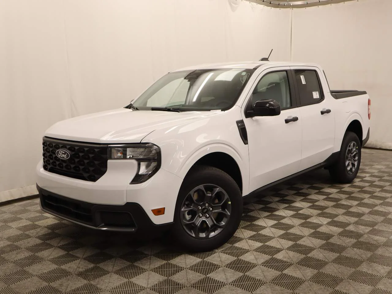 New 2026 Oxford White Ford XLT image 1
