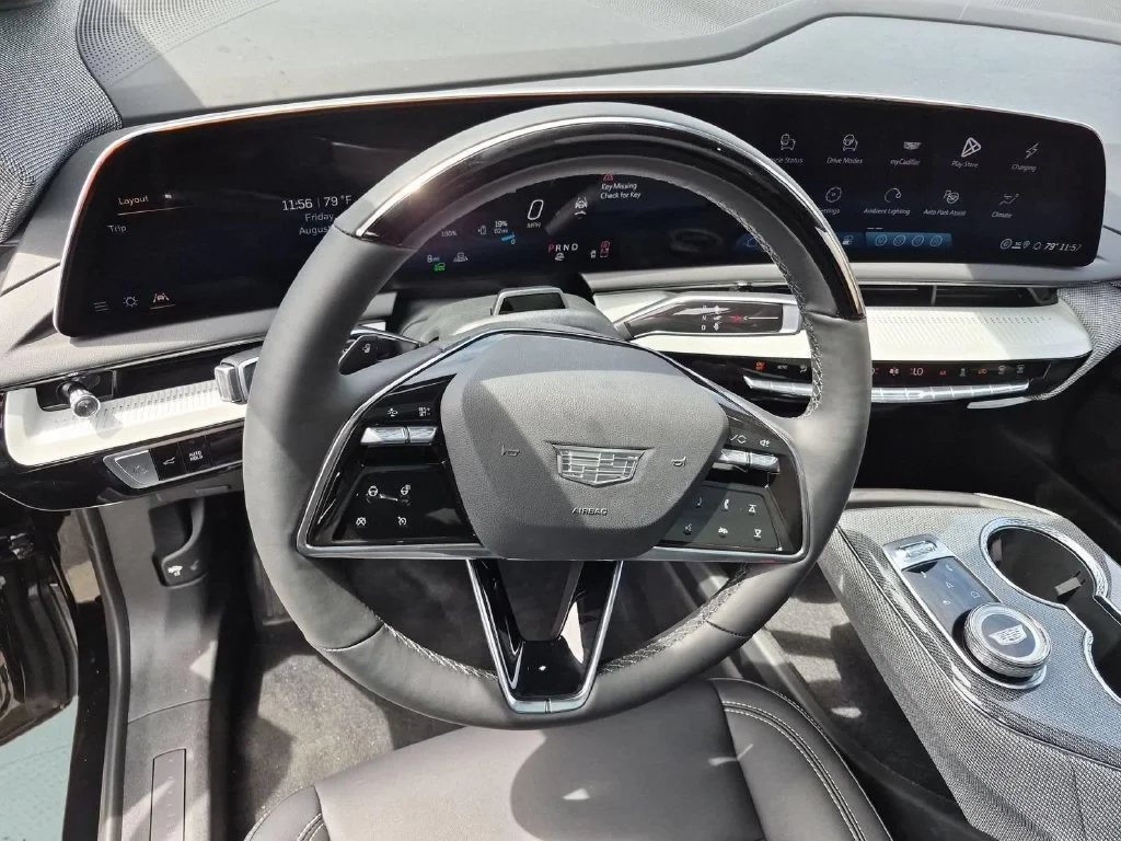 2027 Cadillac OPTIQ Luxury - Photo 10