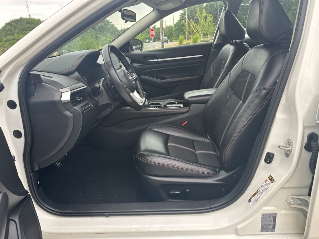 Used 2024 White Nissan 2.5 SR image 11