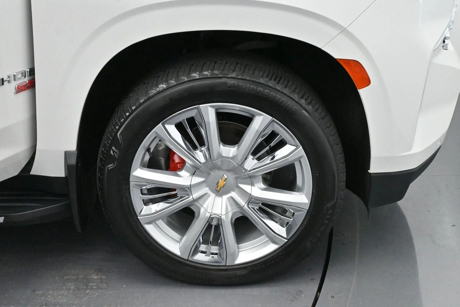 Used 2023 Iridescent Pearl Tricoat Chevrolet Premier image 40
