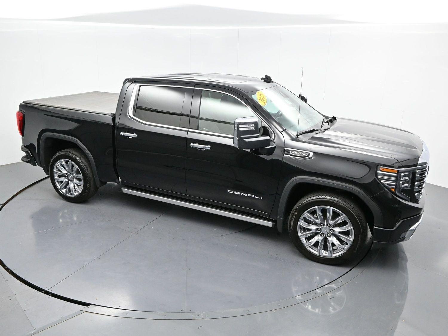 Used 2025 Onyx Black GMC Denali image 41