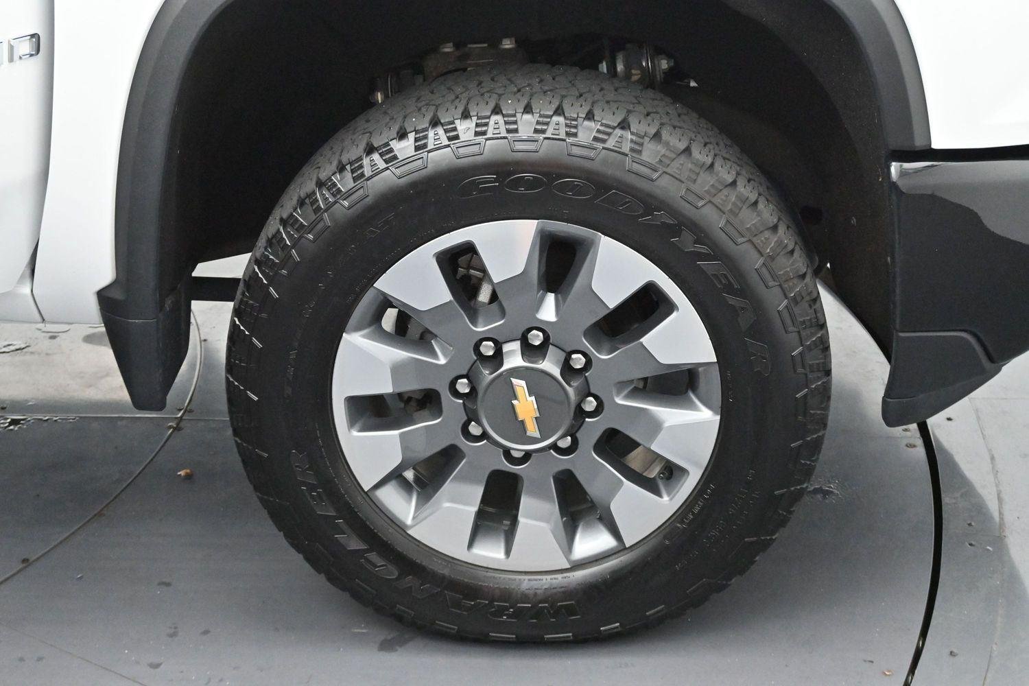 Used 2024 Summit White Chevrolet Custom image 30