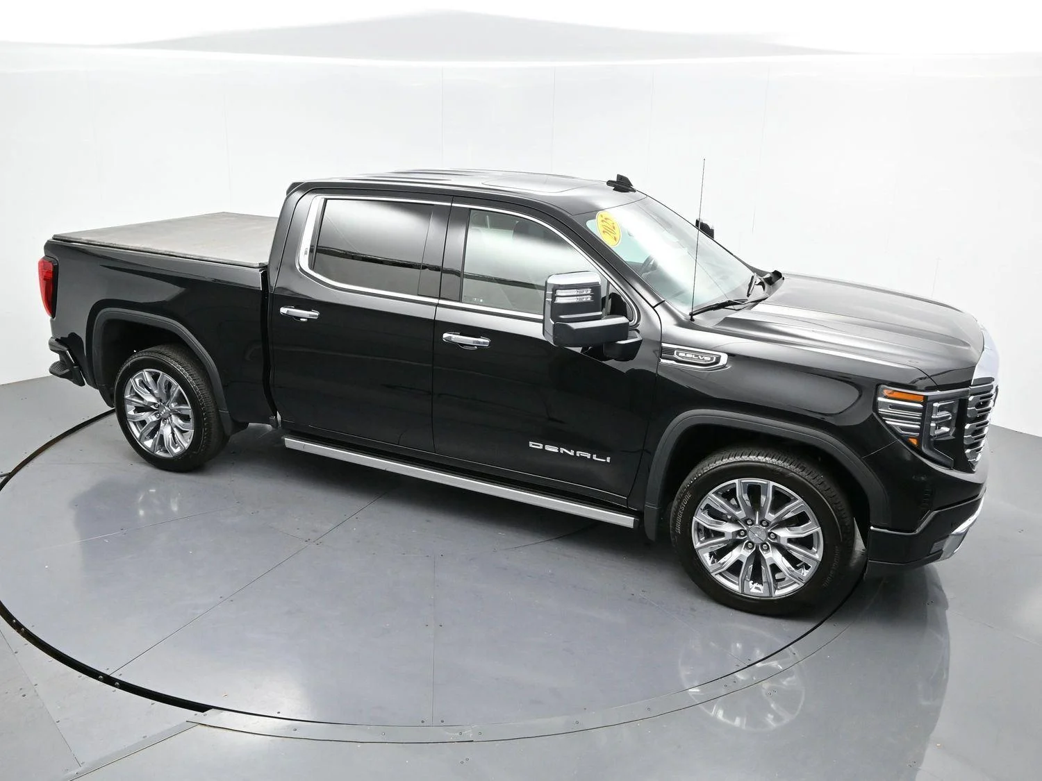 Used 2025 Onyx Black GMC Denali image 41