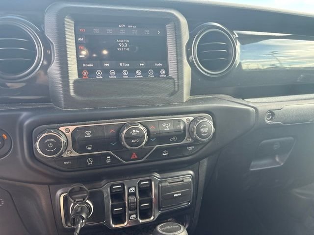 Used 2022 Green Jeep Altitude image 8