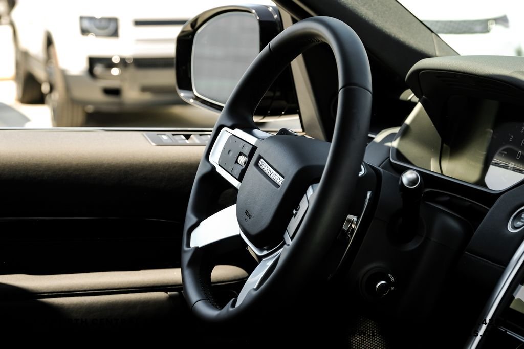 Used 2025 Black Land Rover S image 11