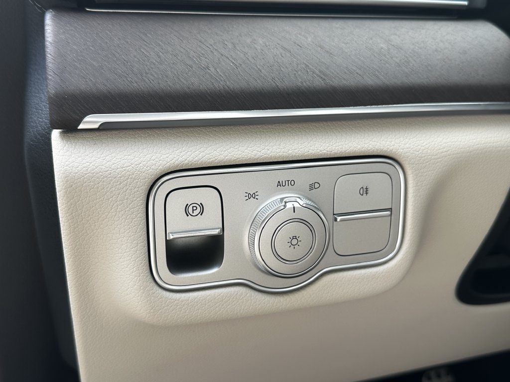 New 2027 Polar White Mercedes-Benz GLS 450 image 71