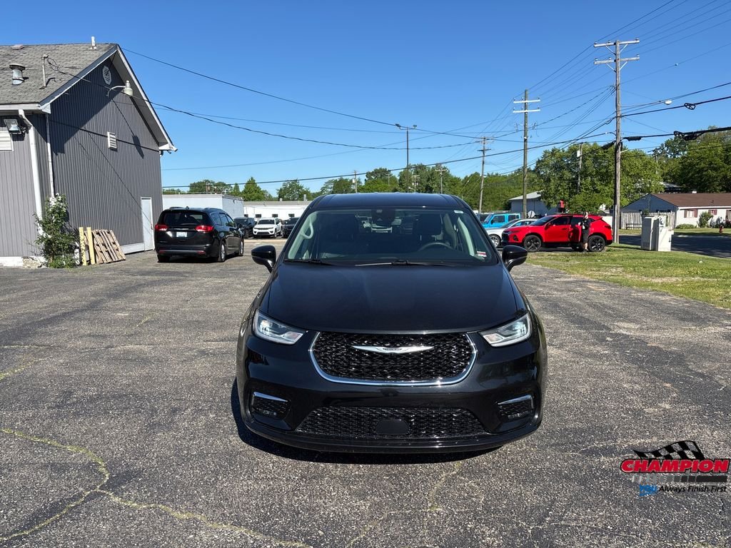 Used 2023 Black Chrysler Touring L image 6