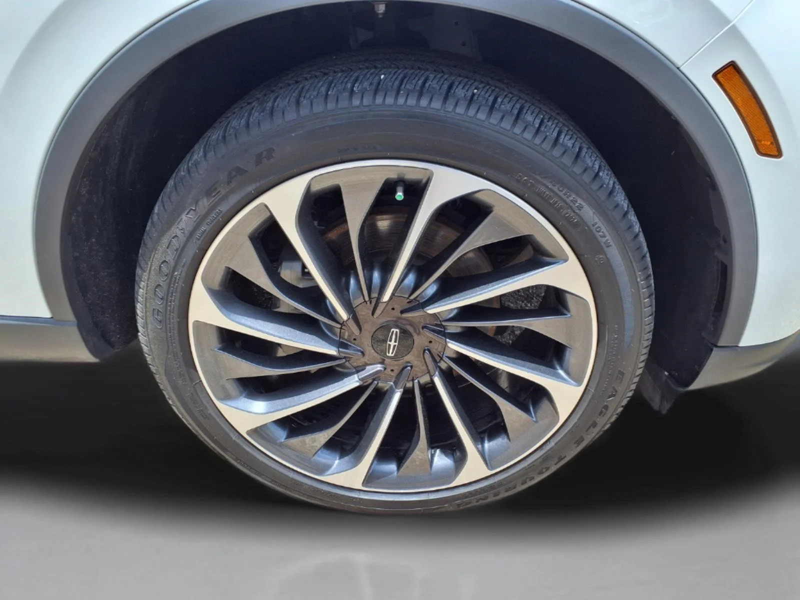 Used 2025 White Lincoln Reserve image 10