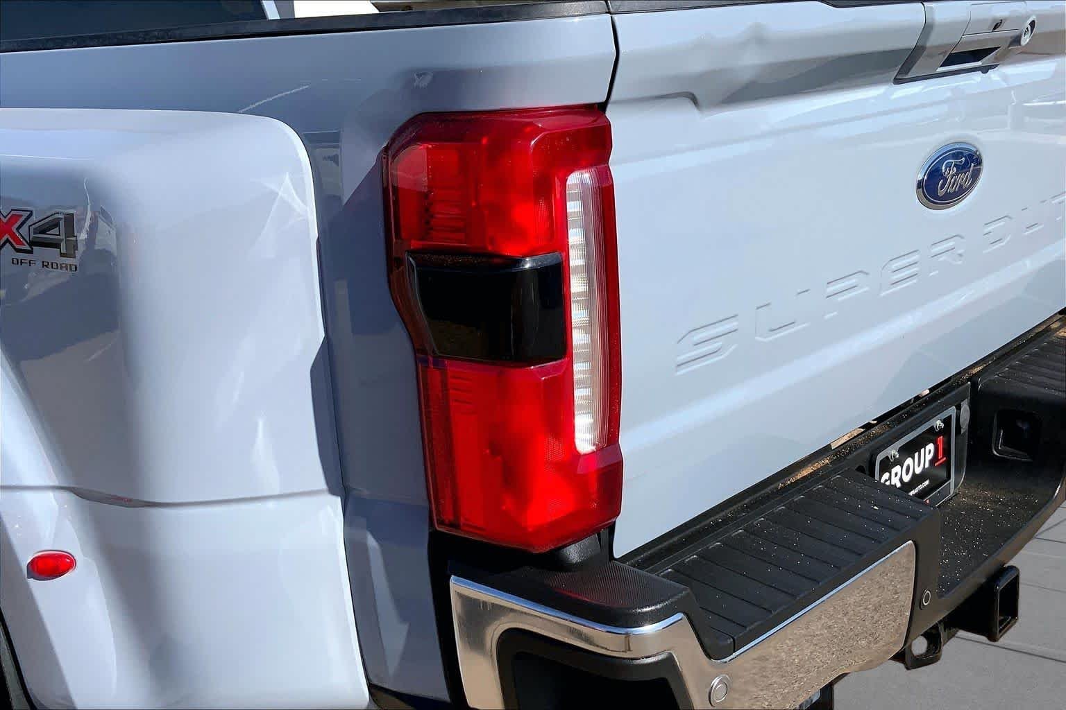 Used 2024 Glacier Gray Metallic TriCoat Ford LARIAT image 29