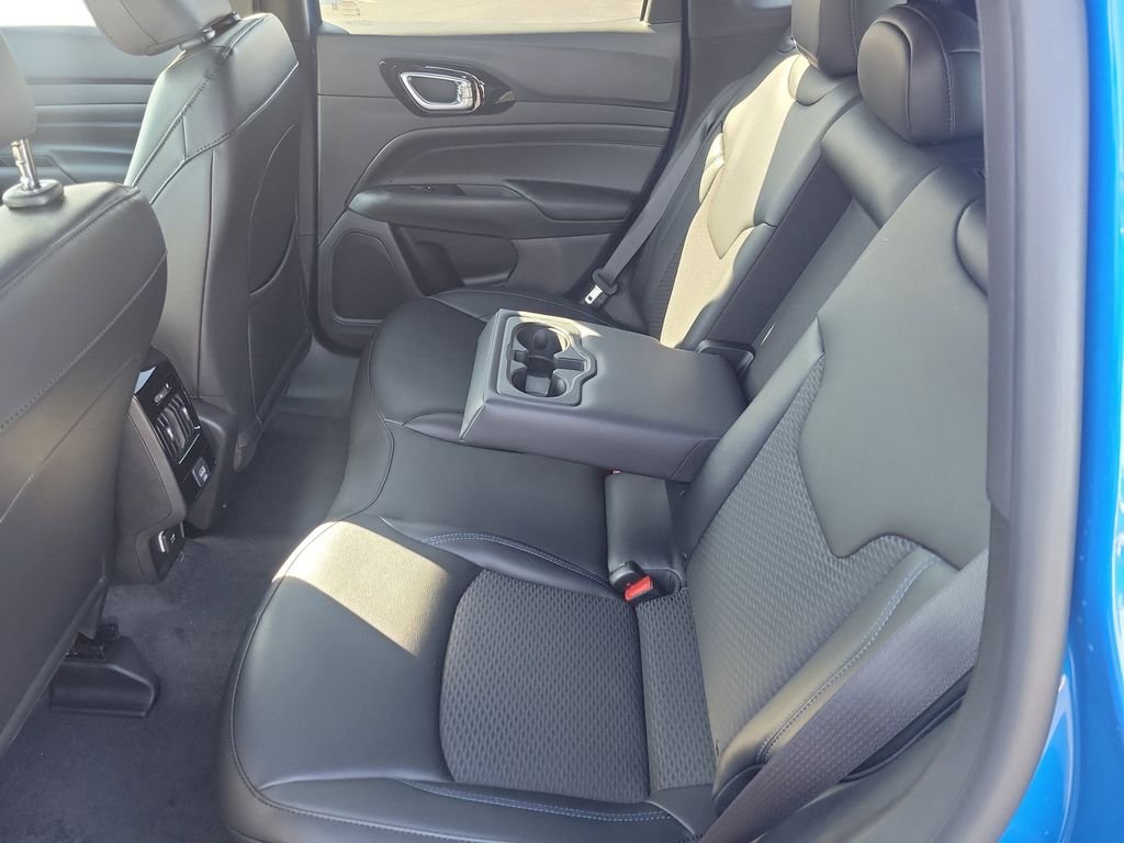 New 2026 Hydro Blue Pearlcoat Jeep Latitude image 10