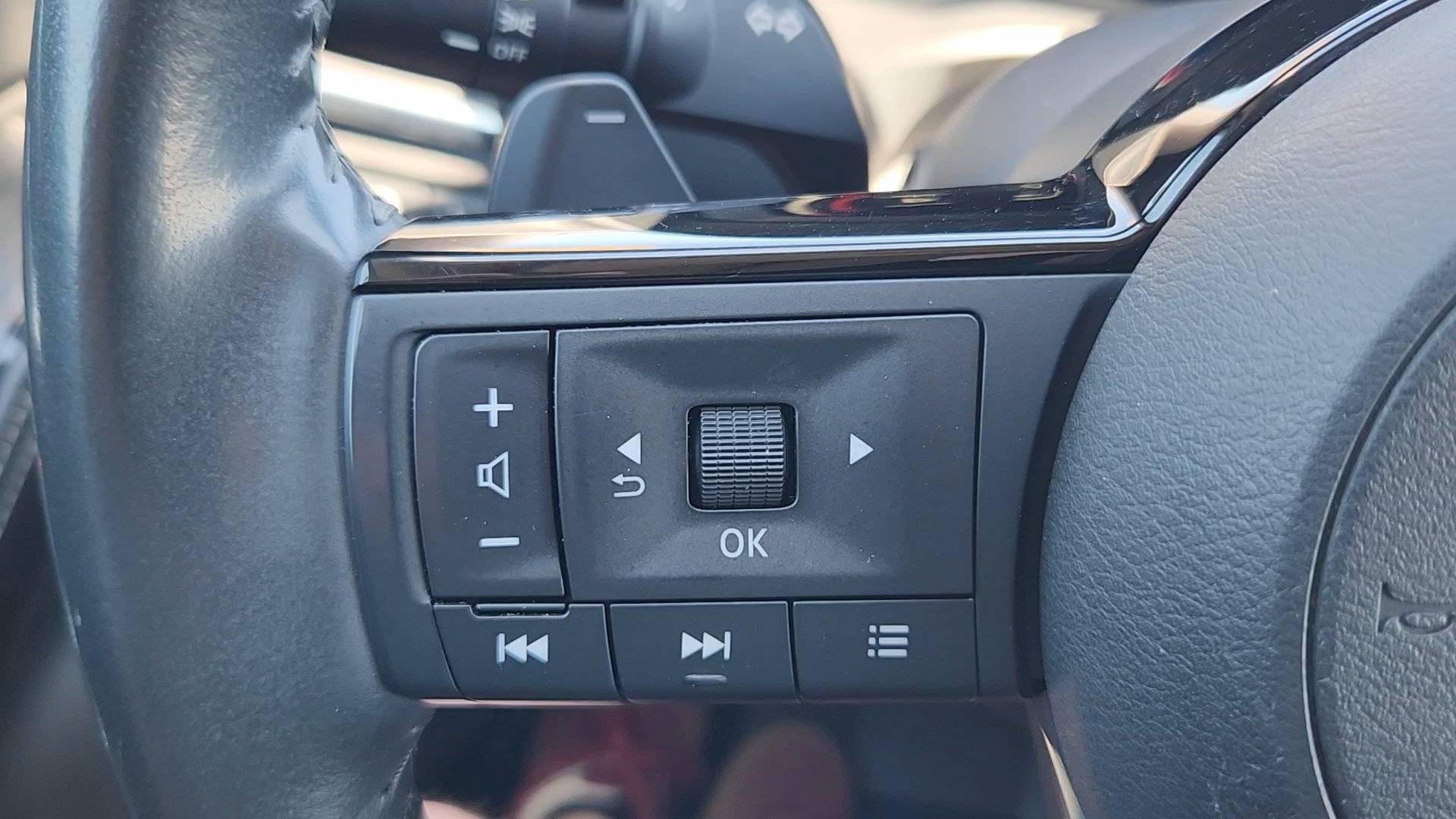 Used 2021 Boulder Gray Pearl/Super Black Nissan Platinum image 12
