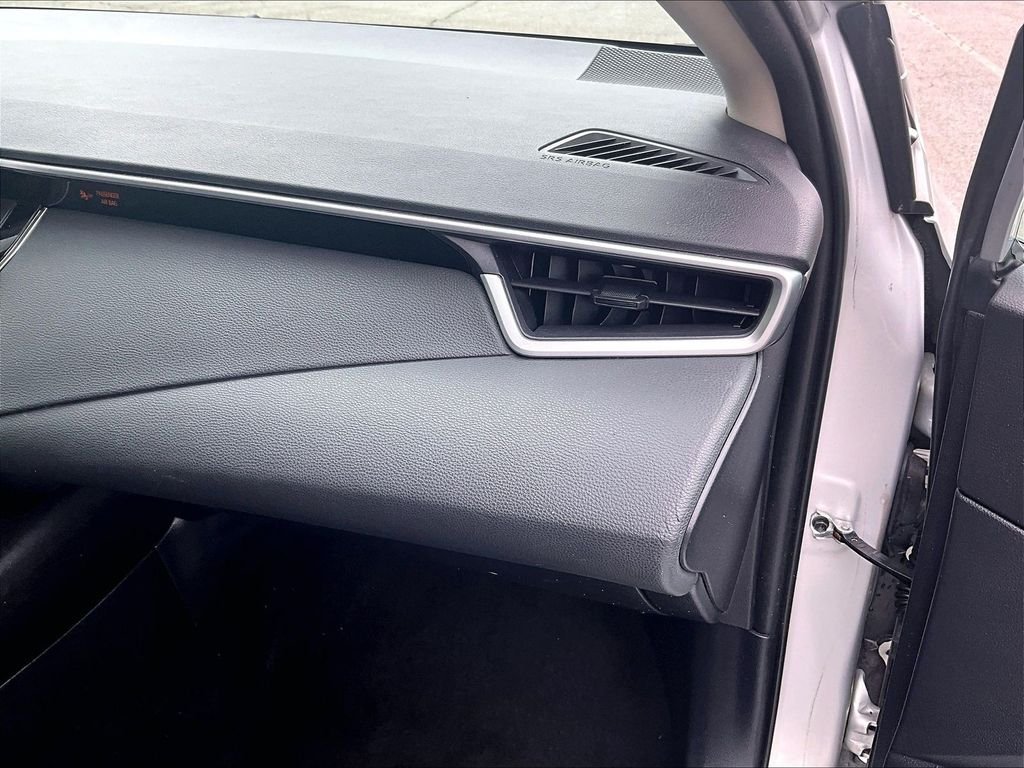 Used 2020 Silver Toyota LE image 13