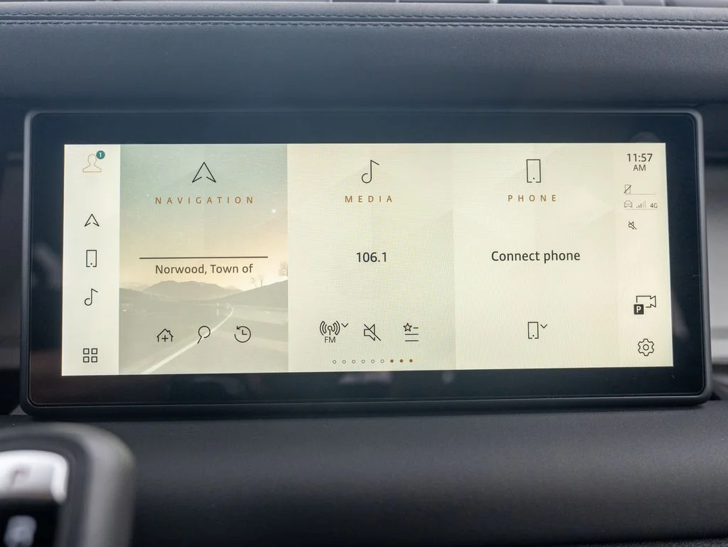 Used 2024  Land Rover S image 22