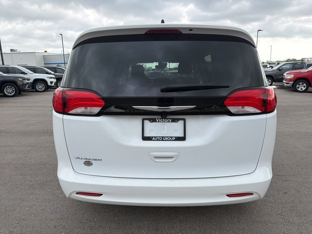 Used 2023 White Chrysler LX image 5