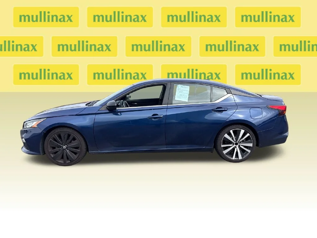 Used 2020 Blue Nissan 2.5 SR image 11