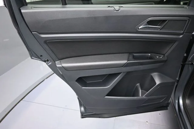 Used 2019 Gray Volkswagen 3.6L V6 SE image 10