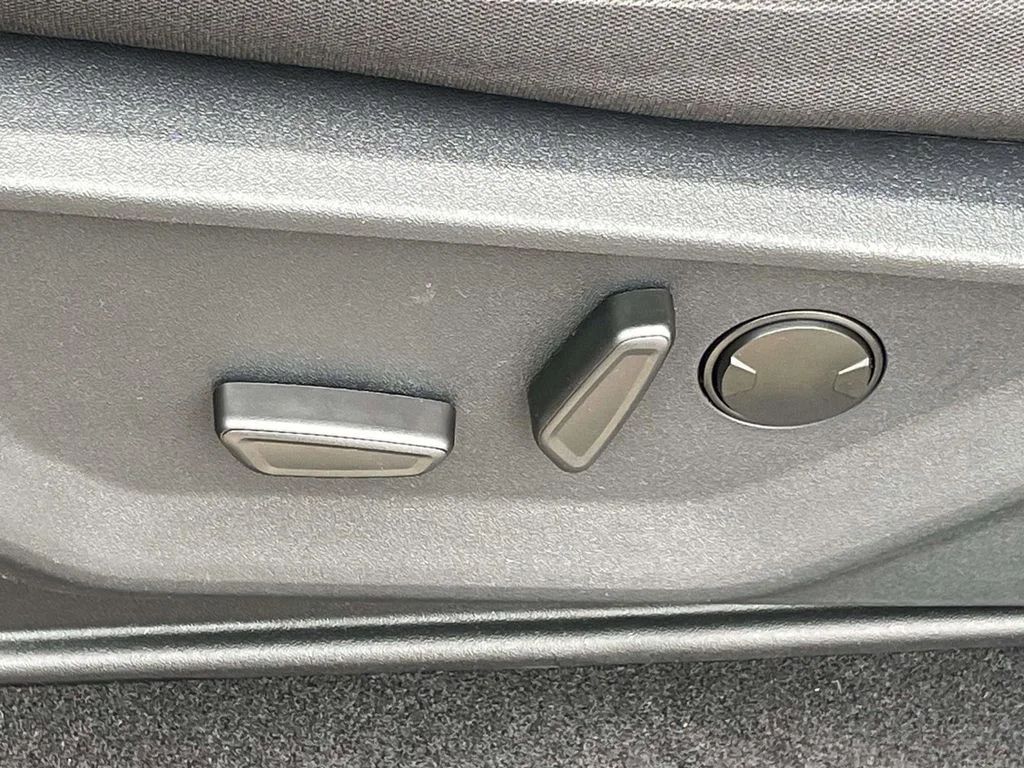 New 2026 Agate Black Metallic Ford XLT image 14