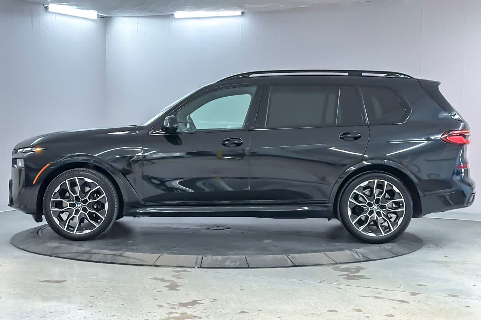 Used 2024 Black Sapphire Metallic BMW xDrive40i image 5