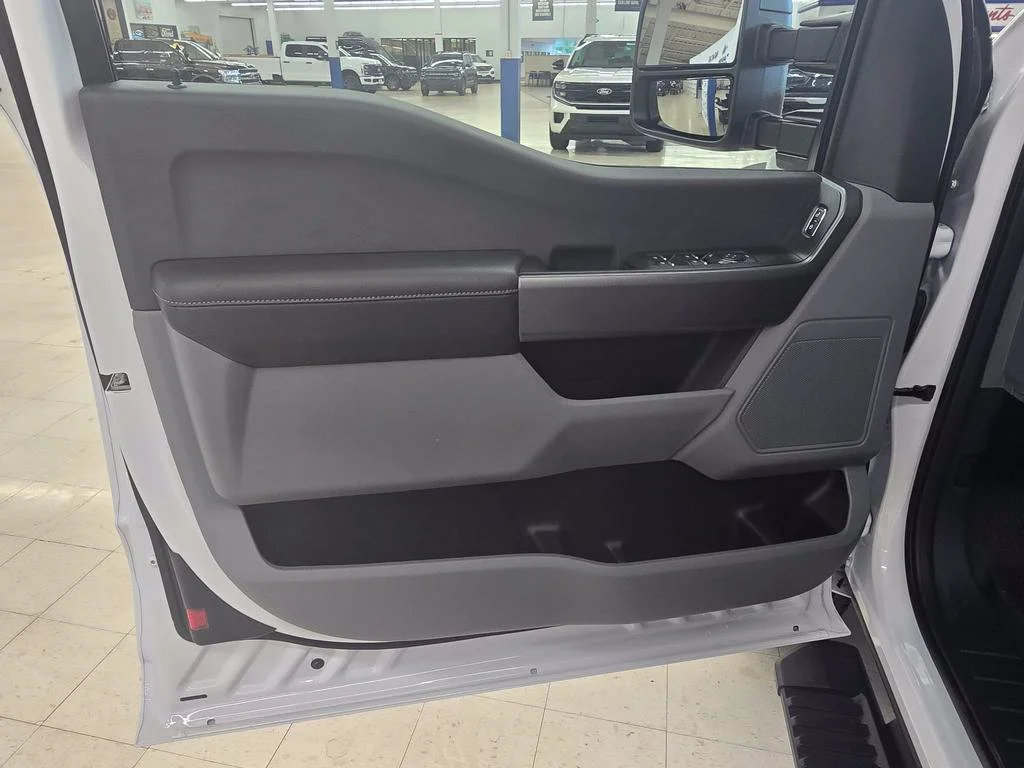 New 2026 Oxford White Ford F-250® XLT image 11