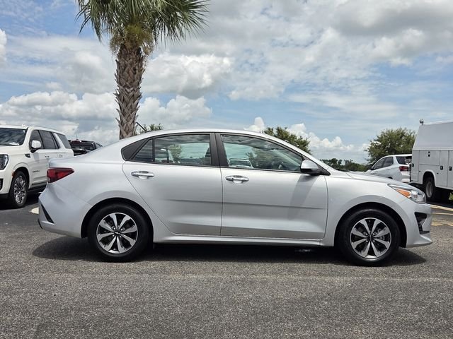 Used 2022 Silver Kia S image 7