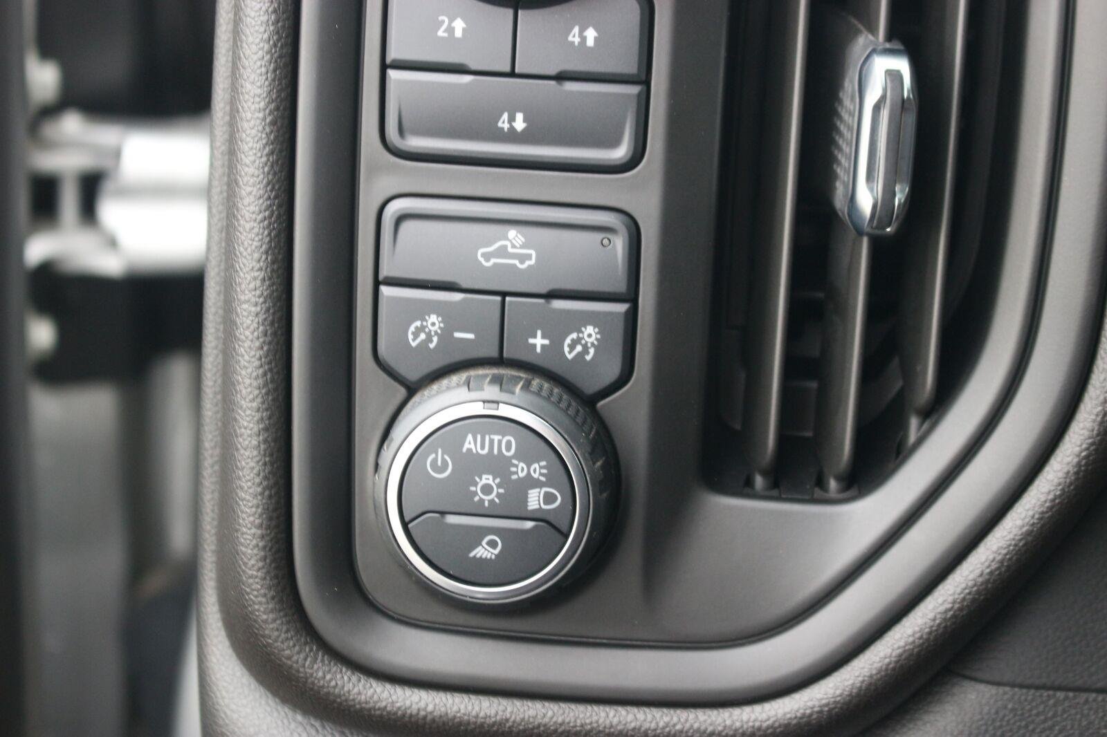 Used 2023 Silver Ice Metallic Chevrolet Custom image 20