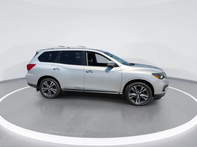 Used 2018 Silver Nissan Platinum image 9