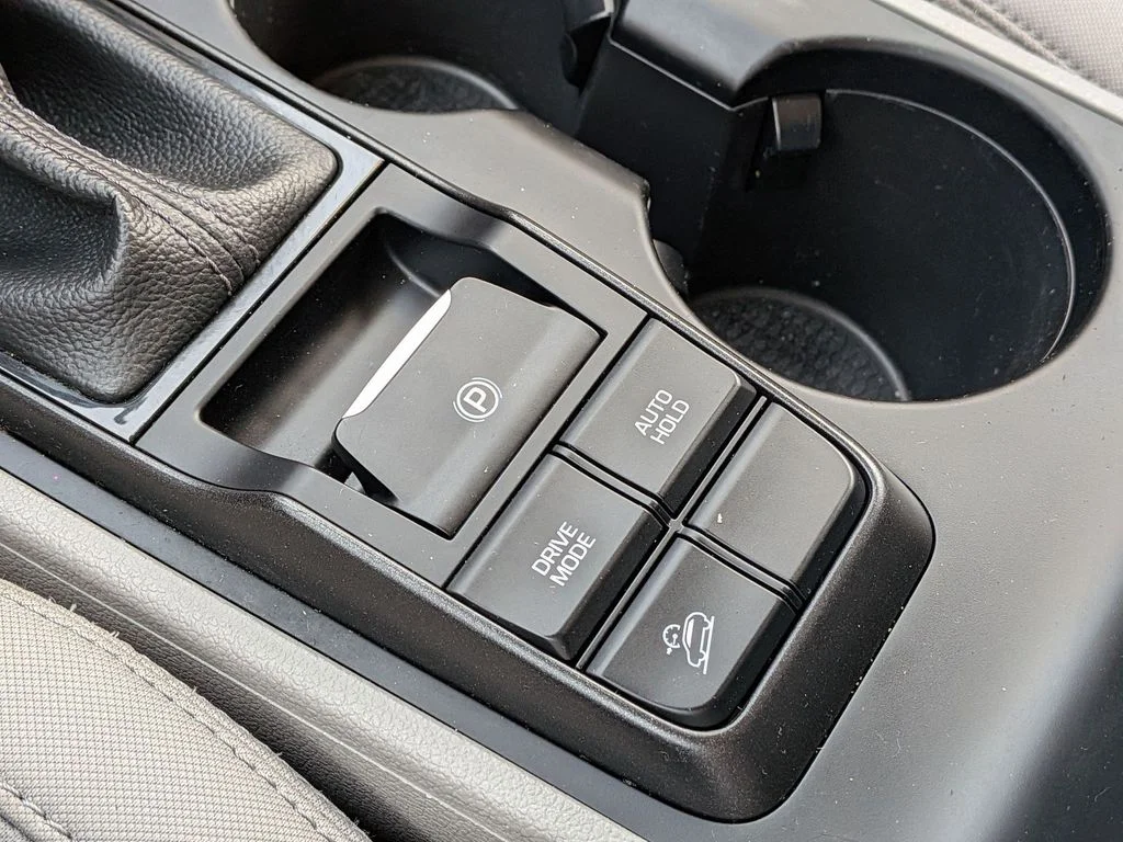 Used 2019 White Hyundai Value image 22
