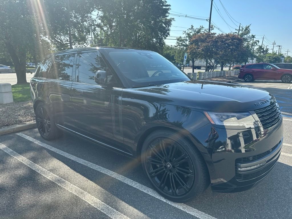 Used 2025 Santorini Black Metallic Land Rover SE image 5