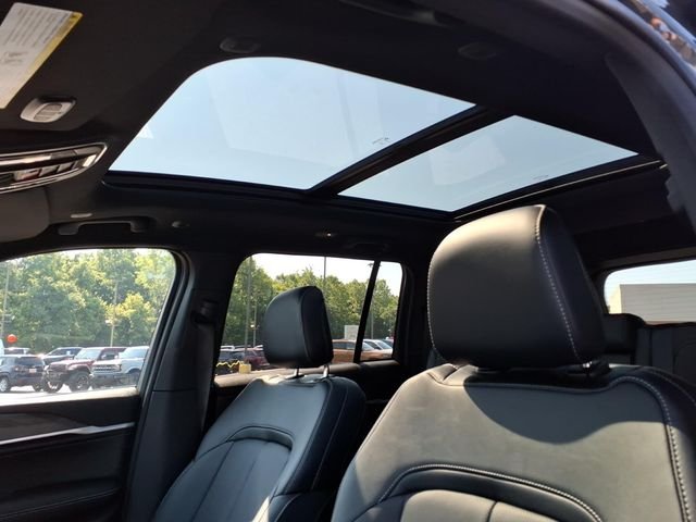 New 2026 Baltic Gray Metallic Clear-Coat Exterior Paint Jeep Limited Reserve image 16