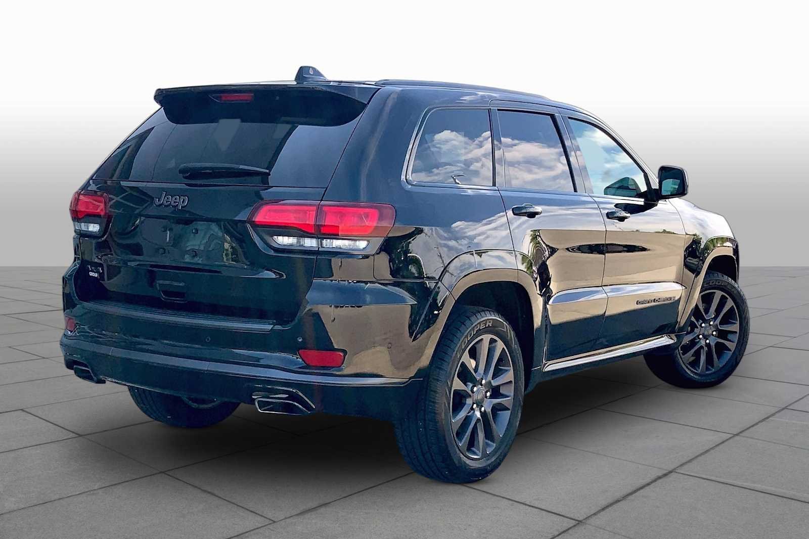 Used 2018 Diamond Black Crystal Pearlcoat Jeep High Altitude image 12