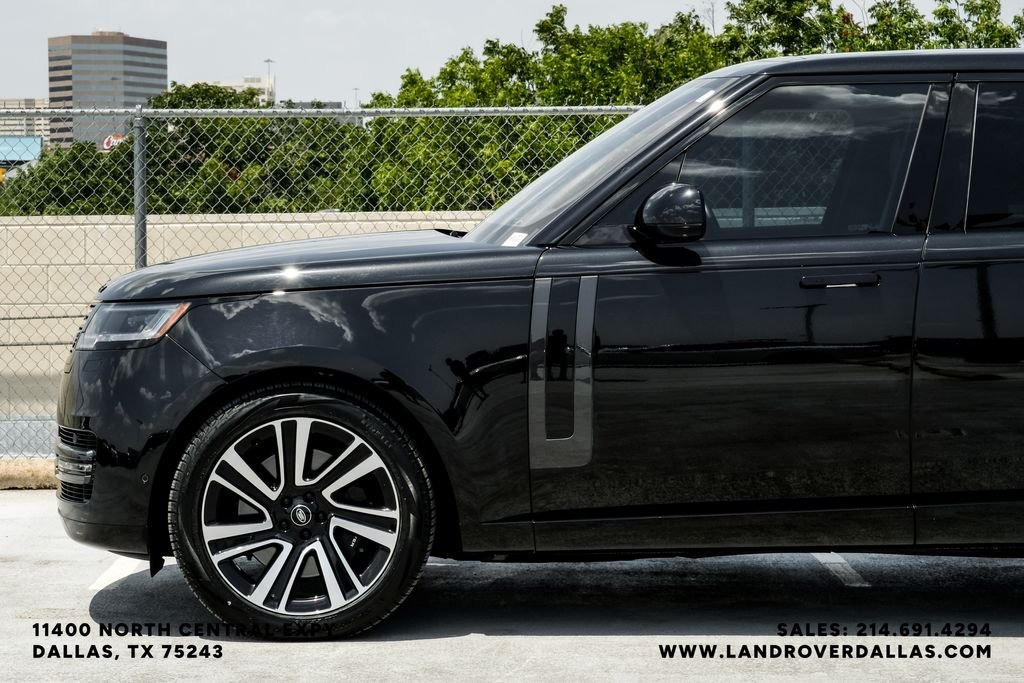 Used 2023 Santorini Black Metallic Land Rover SE image 12
