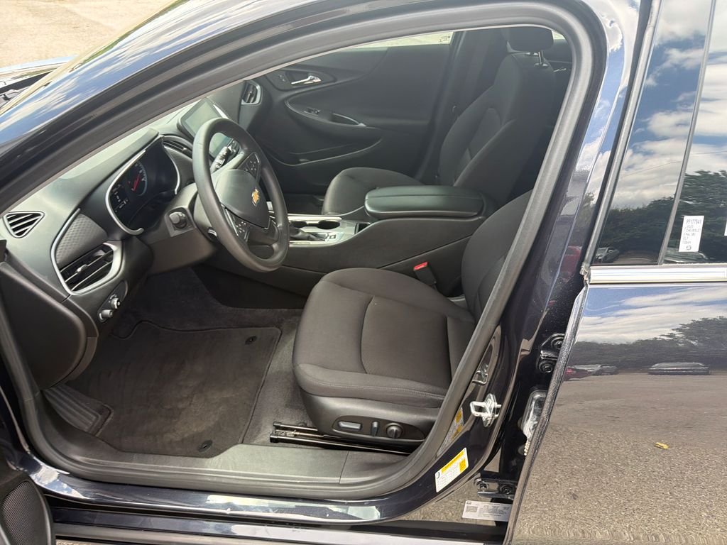 Used 2023 Gray Chevrolet LT image 13