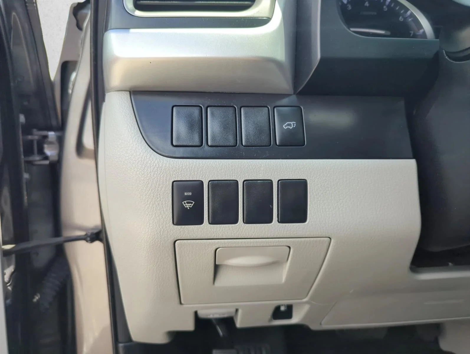 Used 2015 Predawn Gray Mica Toyota XLE image 16