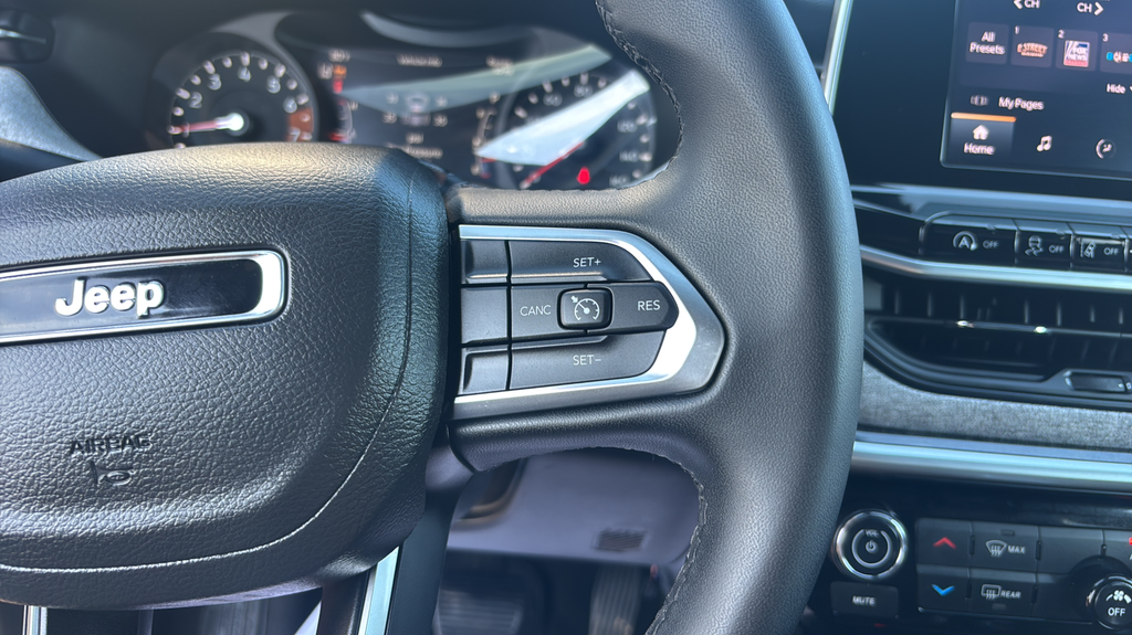 Used 2025 Red Jeep Latitude image 30