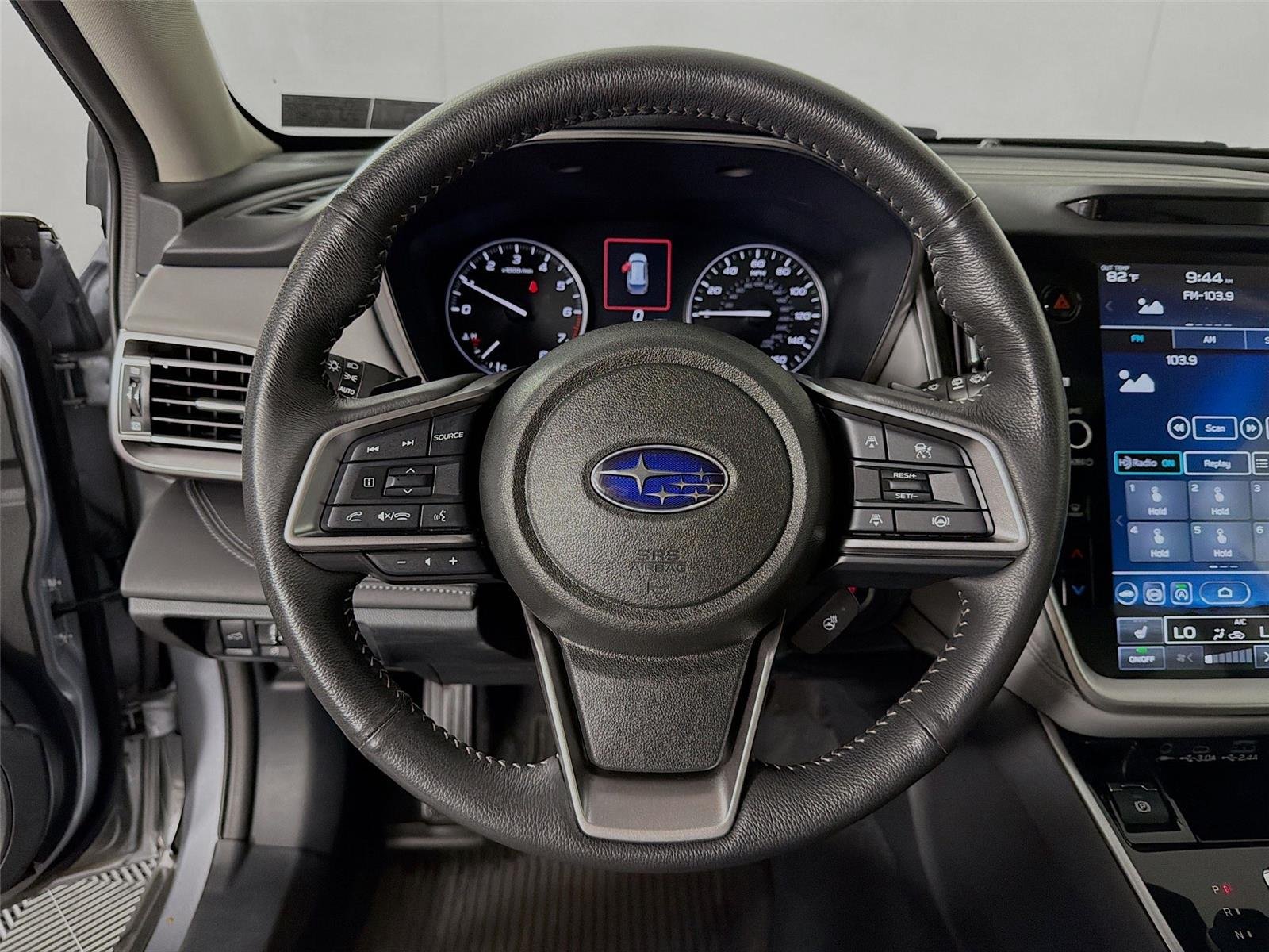 Used 2025 Ice Silver Metallic Subaru Limited image 3