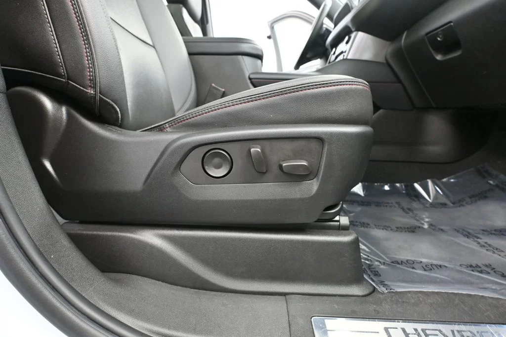 Used 2022 White Chevrolet RST image 58