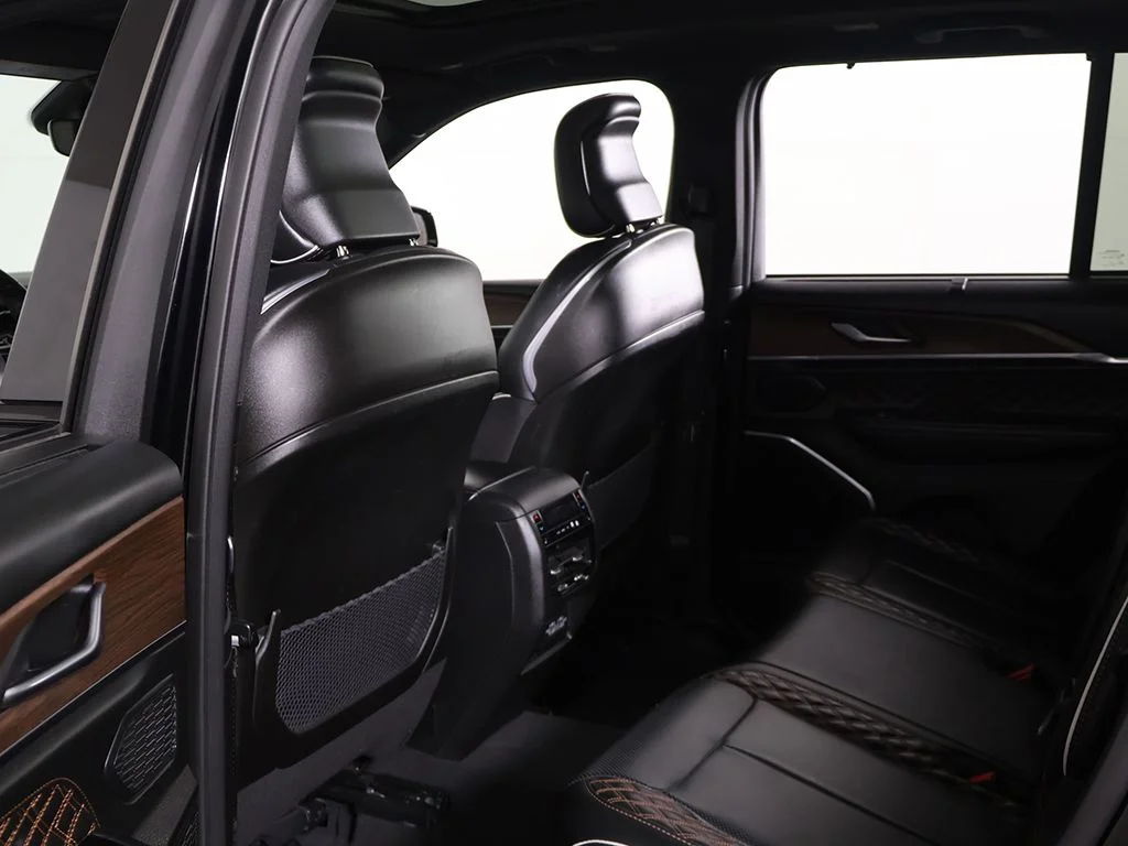Used 2023 Black Jeep Summit image 31
