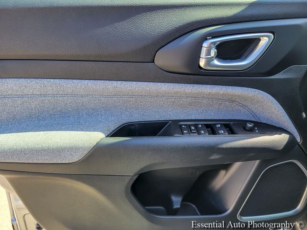 Used 2022 Billet Silver Metallic Jeep Latitude image 14