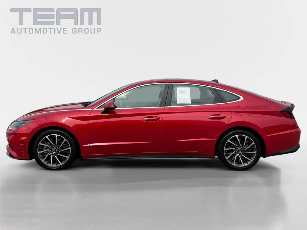 Used 2021 Red Hyundai Limited image 4