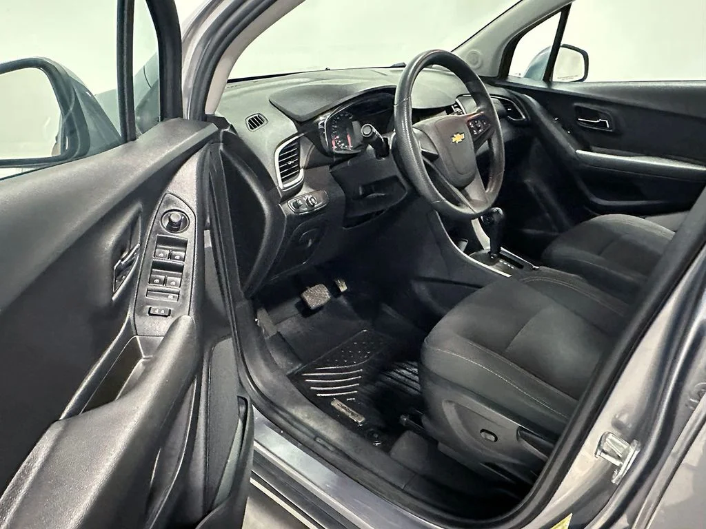Used 2020 Gray Chevrolet LS image 17