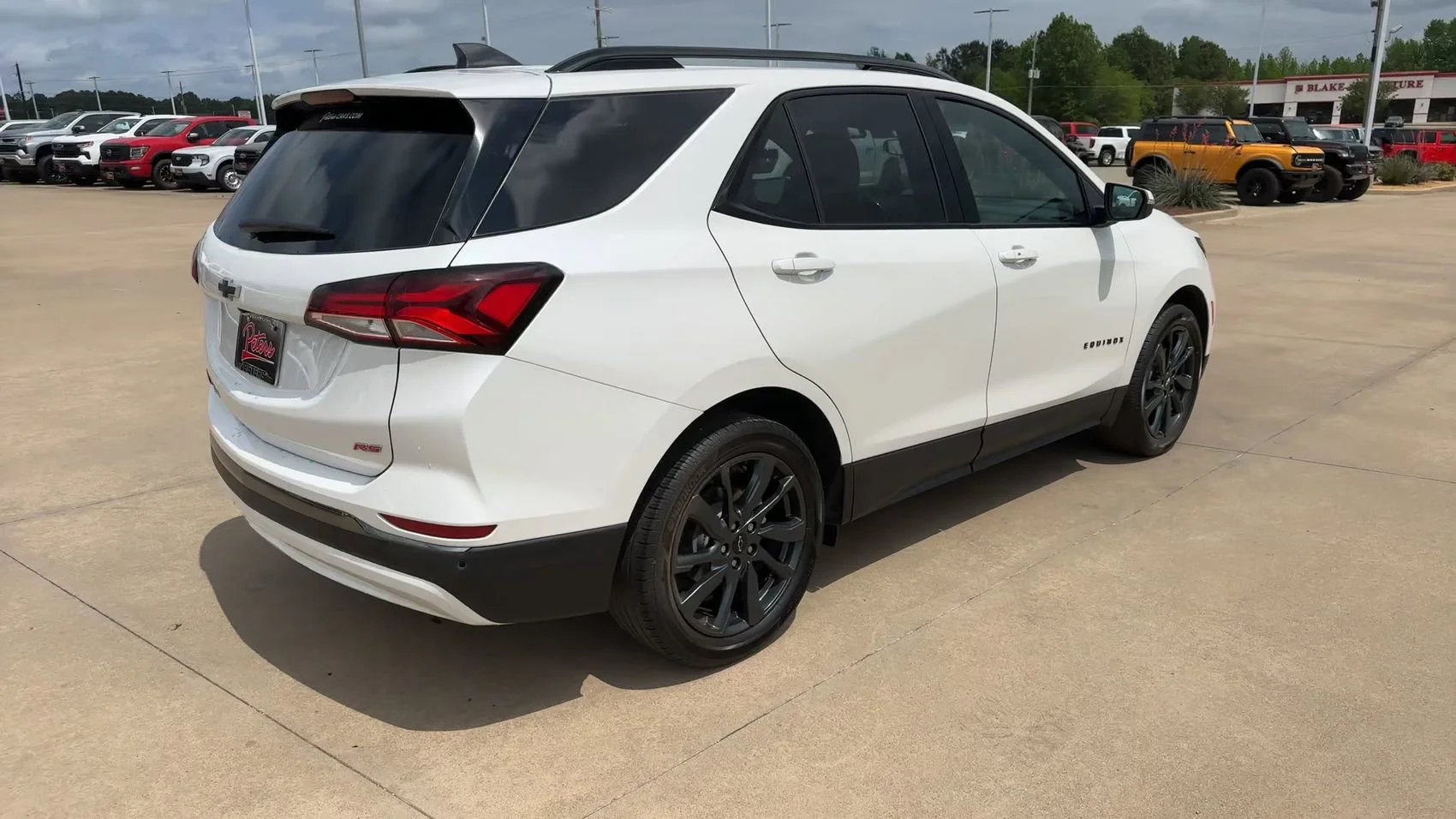 Used 2022 Iridescent Pearl Tricoat Chevrolet RS image 9